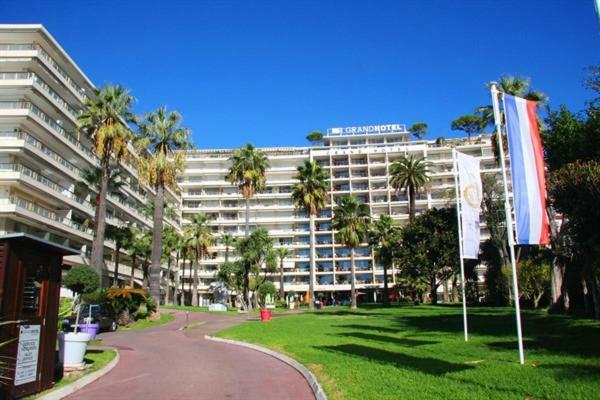 Le Grand Hotel Кан Екстериор снимка